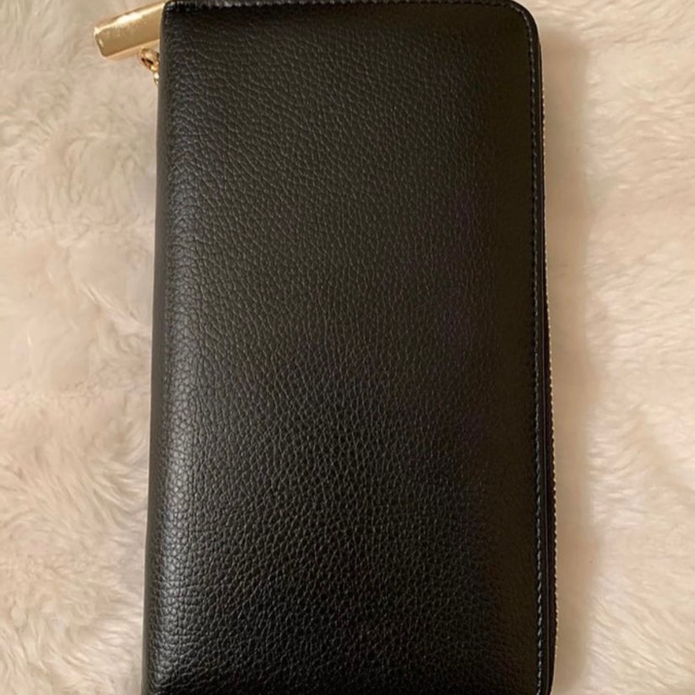 Women’s Boss Wallet with 18 Card Slots!